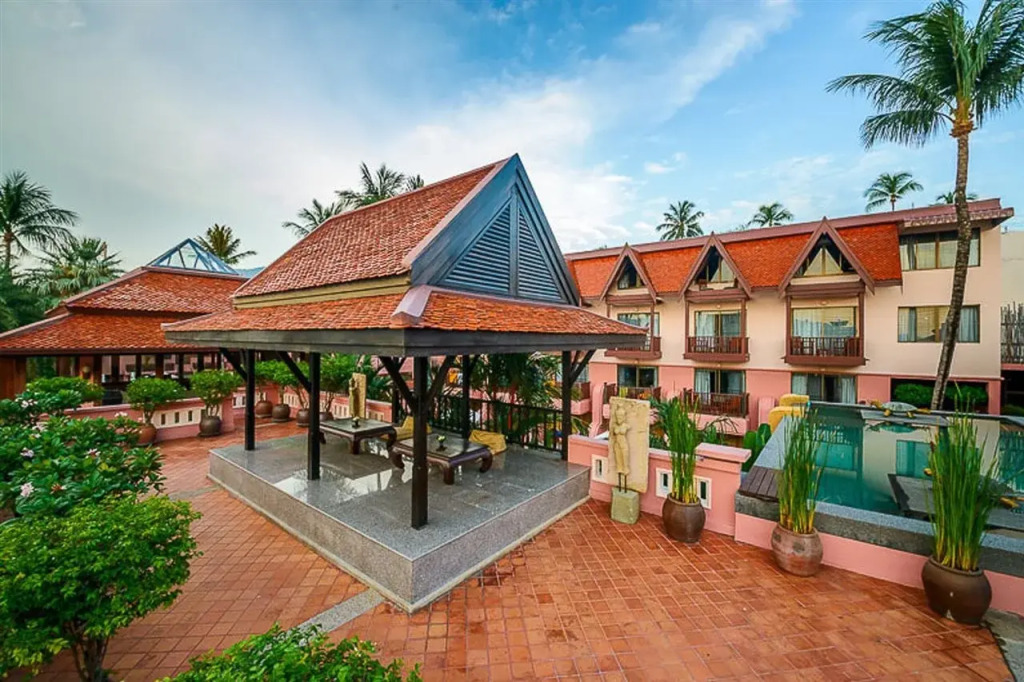 Seaview Patong Hotel