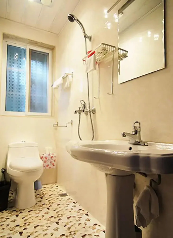 Xiang Shan Lin Hai Homestay