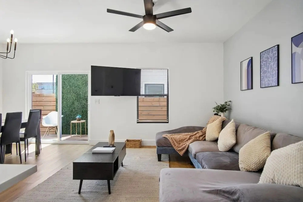 Stylish Downtown Retreat Near the Alamodome