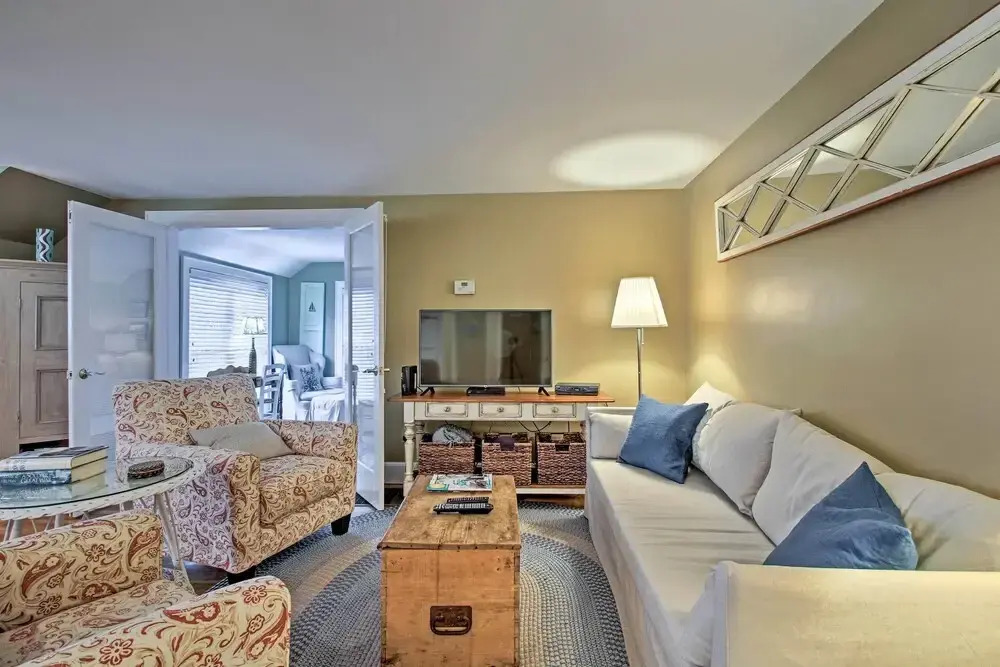 1/2 Mi to Beach: Lovely Guesthouse in Kennebunk!