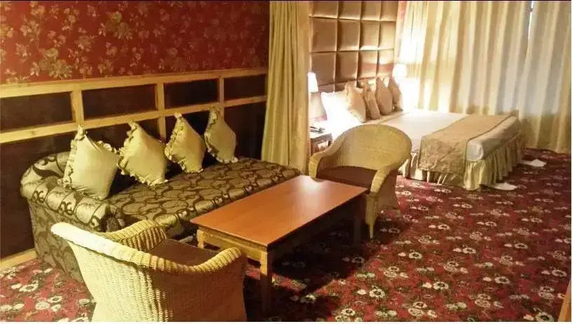 Yarlam Resort