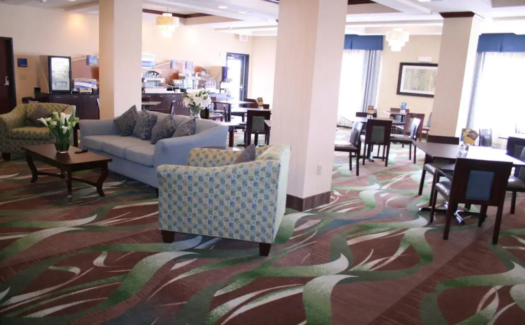 Holiday Inn Express Pratt by IHG
