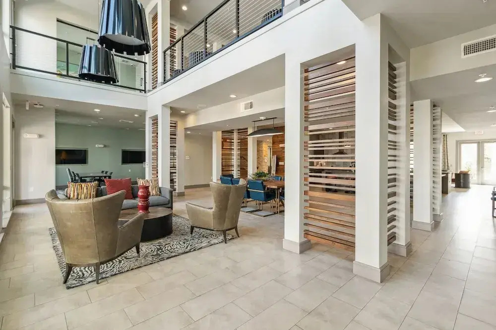 Location! Location! Cozy & Luxe 1 Bedroom Apts by Redawning