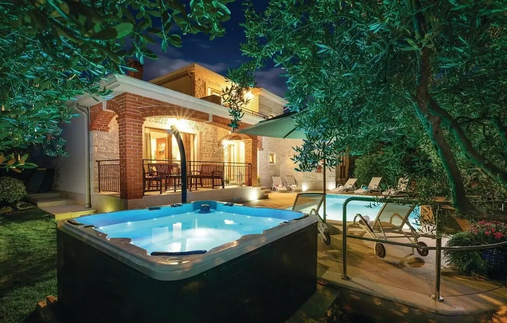 Nice Home in Tar with Hot Tub, WiFi & 4 Bedrooms