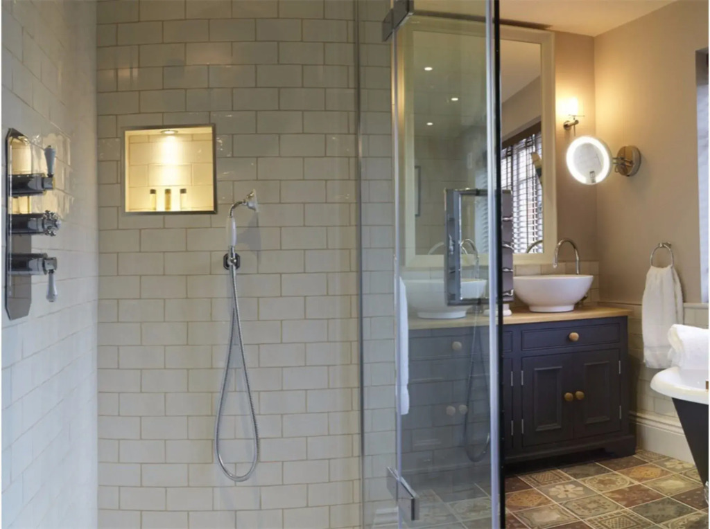 The Plough Inn & Cottages