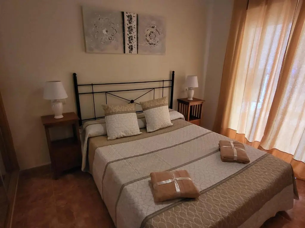 ¡Bajo estupendo con patio y terraza a 200 metros de la playa!
