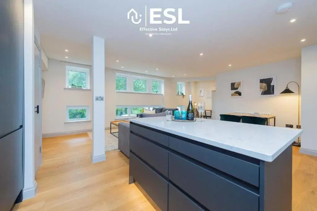 Luxury 2 Bedroom Church Apartment With Free Parking
