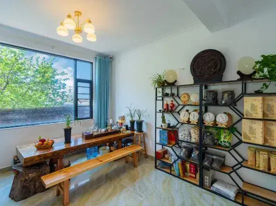 Banshan Du Guesthouse (Dali Ancient City March Street Branch)
