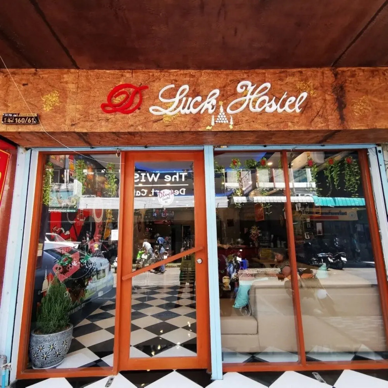 D​ Luck​ Hostel