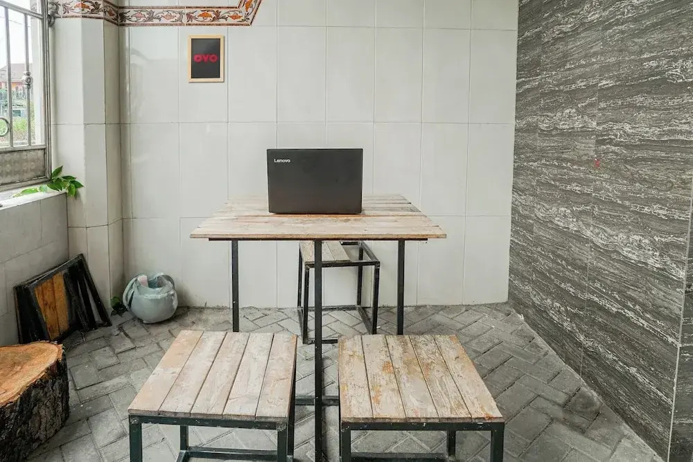 SPOT ON 93967 Hasna Guest House Syariah
