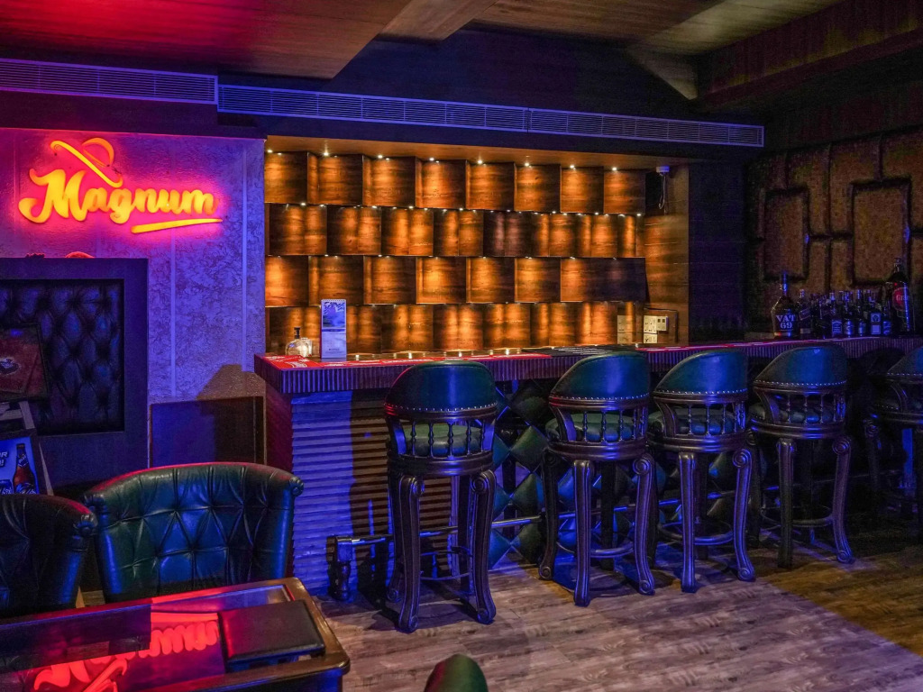 Clarion Inn Amps