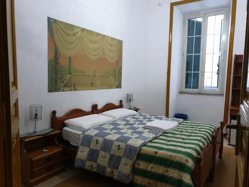 SUNSHINE HOSTEL