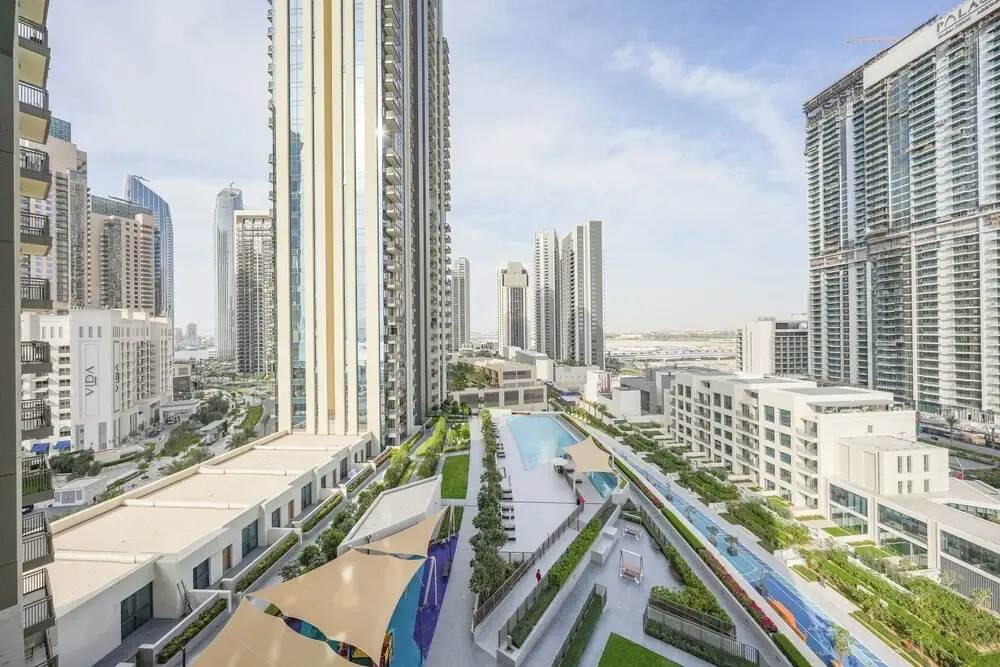 Yogi - Elegant Apartment With Balcony Amidst Vibrant Area