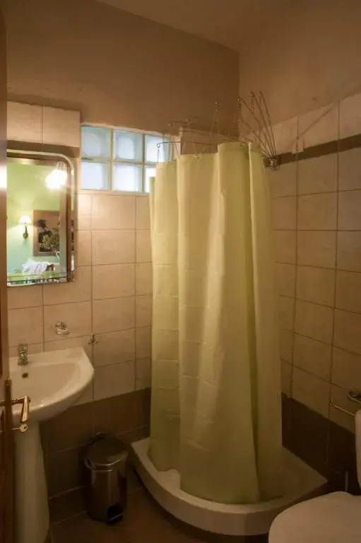 Skourgias Rooms