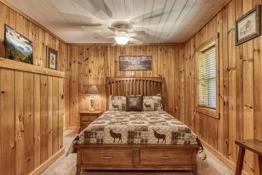 Bearly Rustic 2 Bedroom Cabin