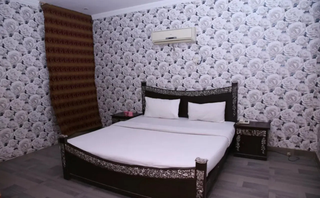 Family Hotel Davis Road Lahore