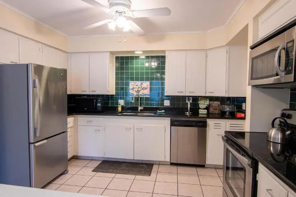 Cozy Tropical Bungalow Duplex with Heated Pool