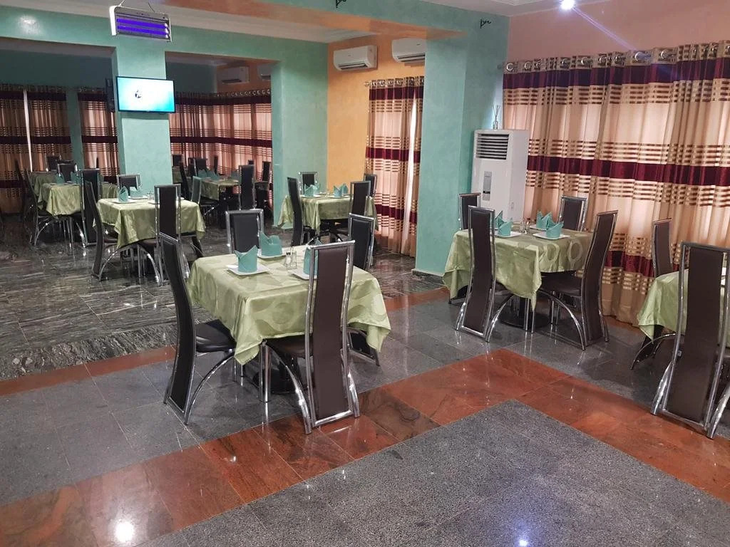 Ozom Hotel