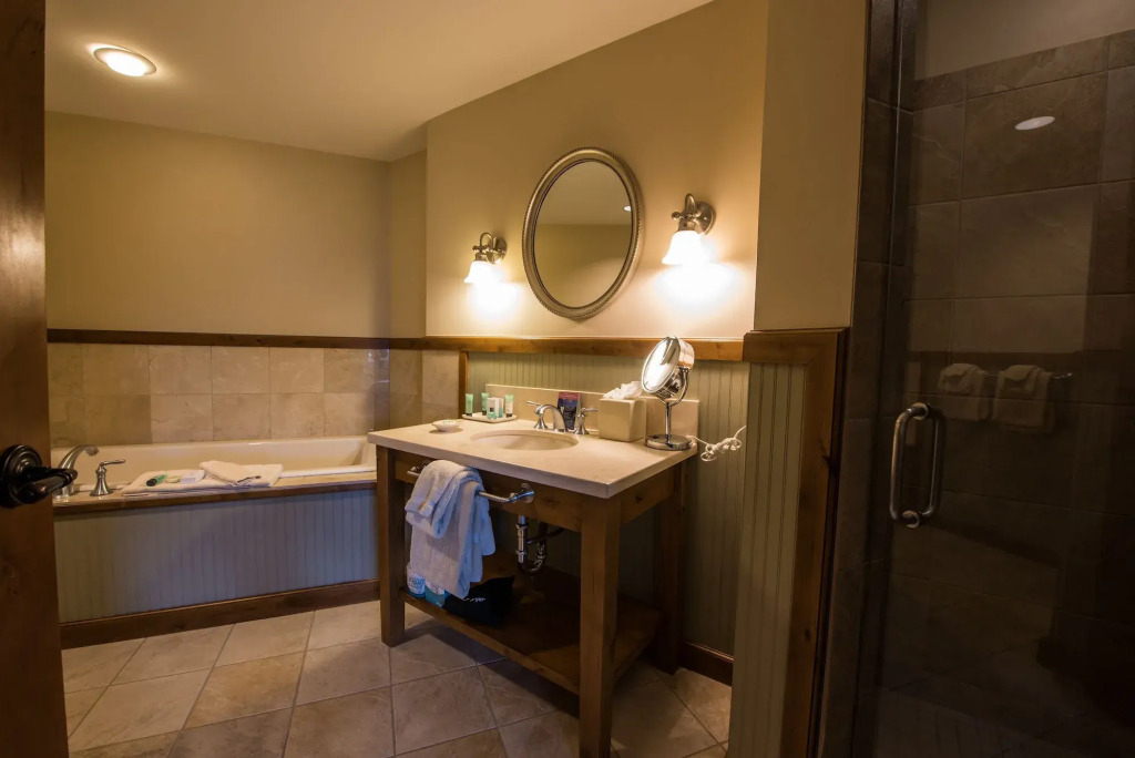 The Lodge at Mountaineer Square, A Vail Resorts Property