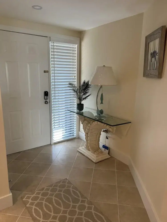 Gorgeous 2 bedroom condo with panoramic views of the Atlantic Ocean. 2 Condo by RedAwning