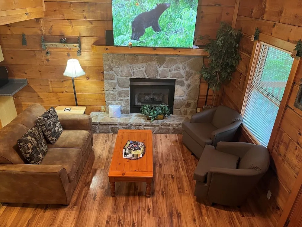 Er27- Bear Naked - Great Location- Close To Town 2 Bedroom Cabin by RedAwning