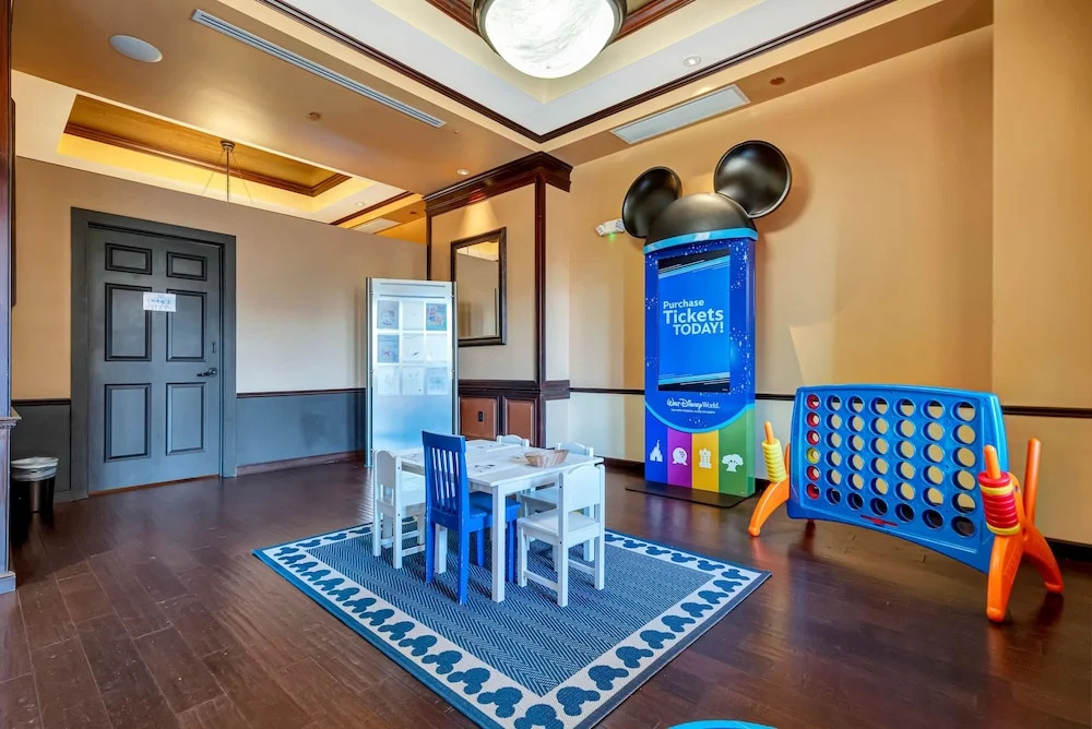 2BR Fireworks View With Pool Spa 5 Minutes to Disney