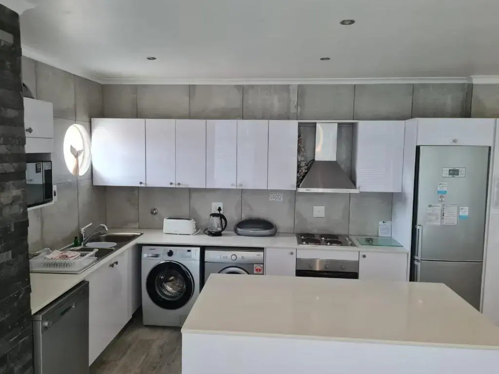 Point Village Accommodation - Santos 23