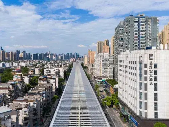 Xicheng Yiju Hotel ( Wuhan Railway Station& Wuhan Happy Valley)