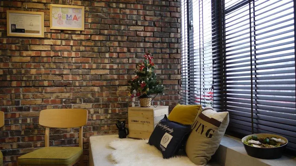 Comma Hostel