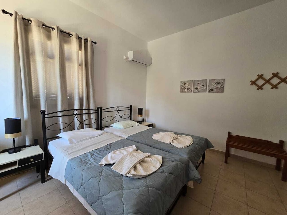 Nikos Hotel