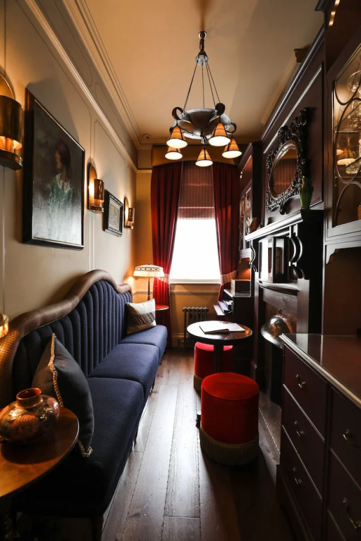 Henry's Townhouse