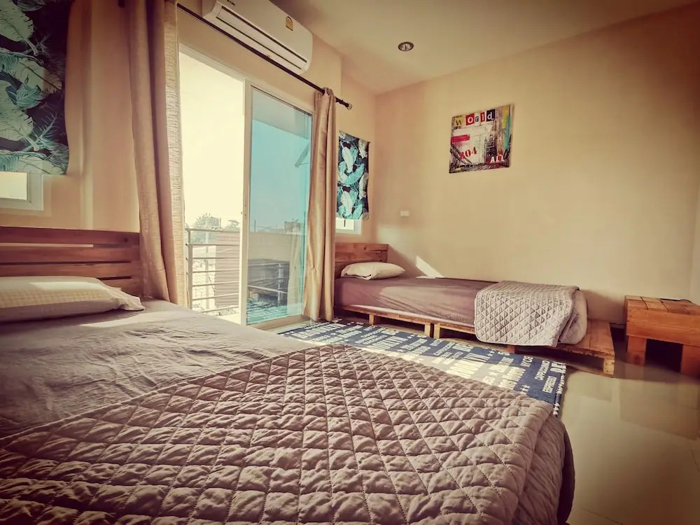 1314c Home at Sat. Night Market Near Airport and Old City / Free Pick up