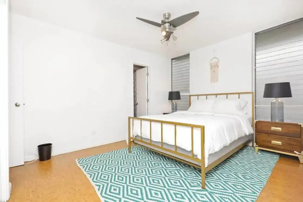 Large 2br/2ba Steps to Waikiki Beach by Domio