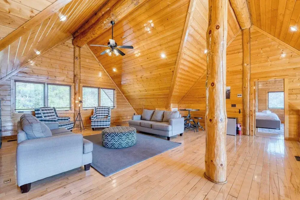 Sleeps 21 Luxury Cabin w/ Panoramic View, Hot Tub, Game Room Pinnacle Chalet