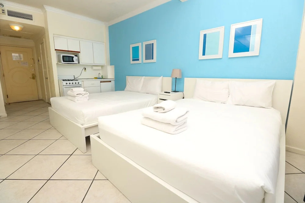 682 Hollywood Beach City View