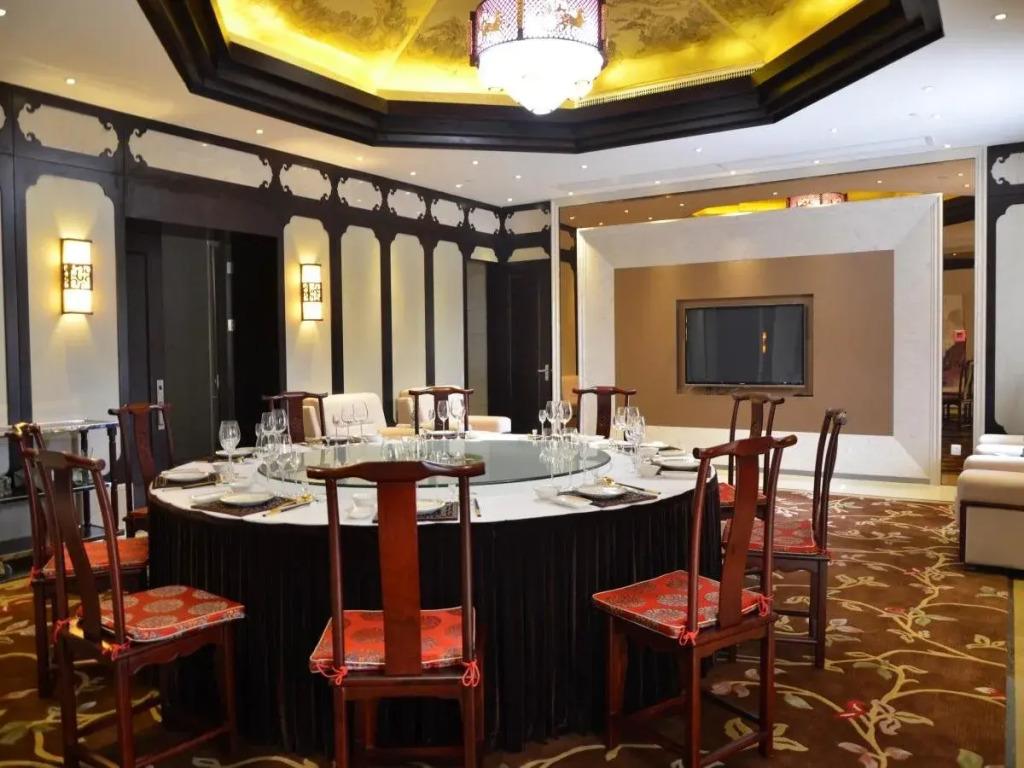 Huabei Hotel on West Lake