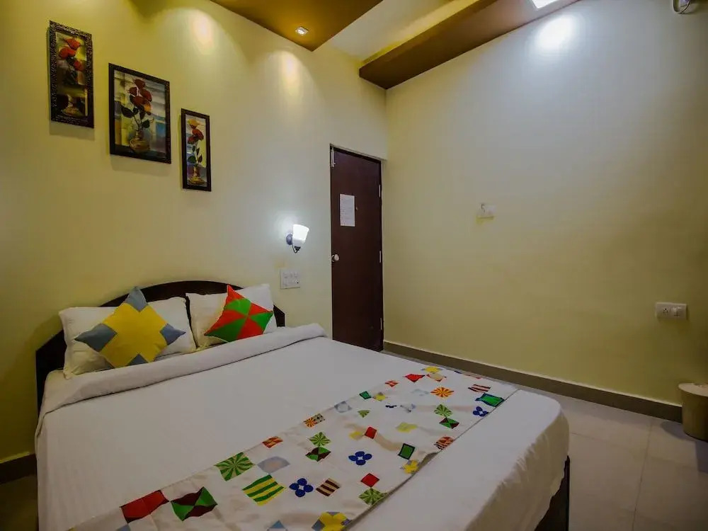 OYO 14182 Home Graceful Studio Ashwem