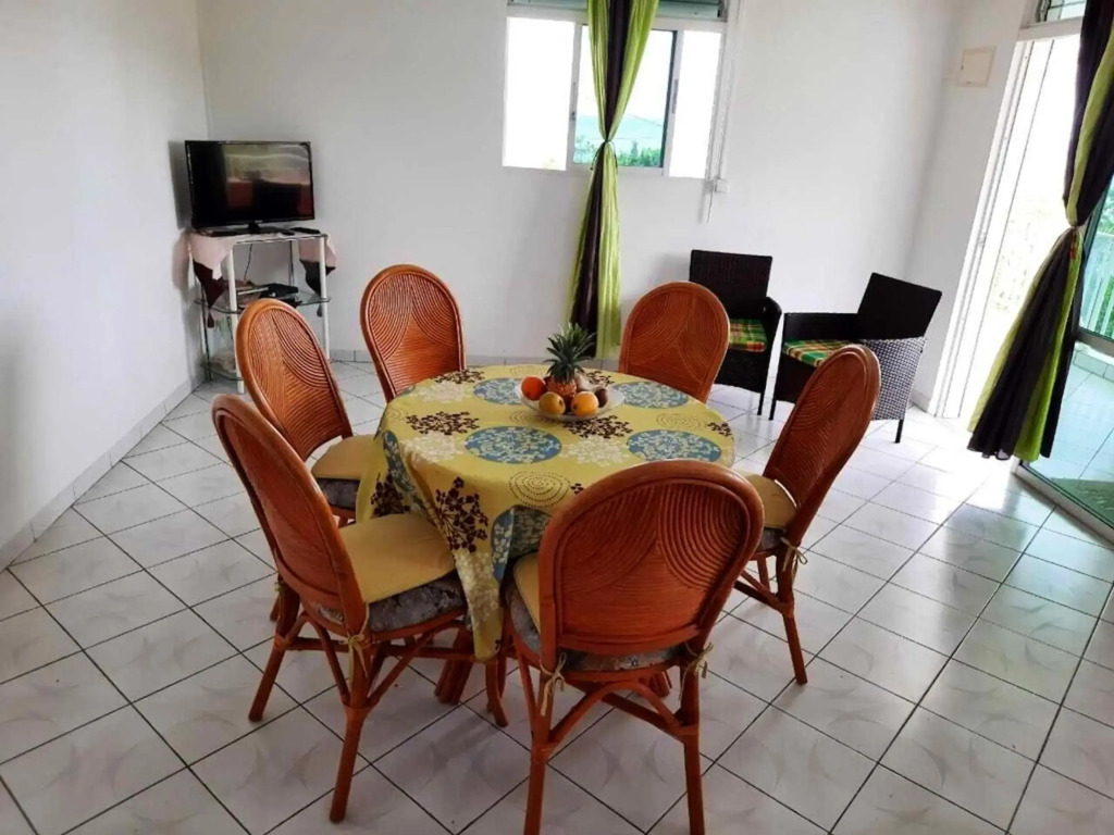 Maison de 3 chambres a Deshaies a 200 m de la plage avec vue sur la mer jardin clos et wifi