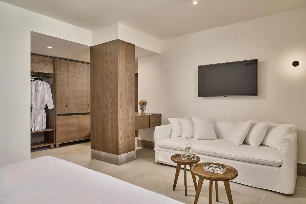Ios Grand Pool Suites