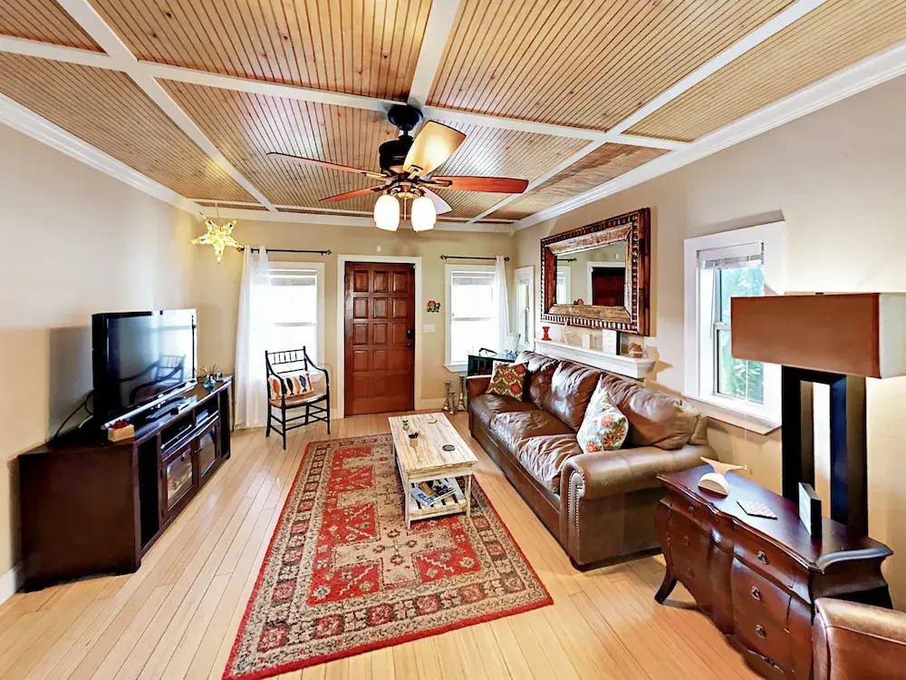 Restored 1920s Home 2 Bedrooms 2 Bathrooms Home