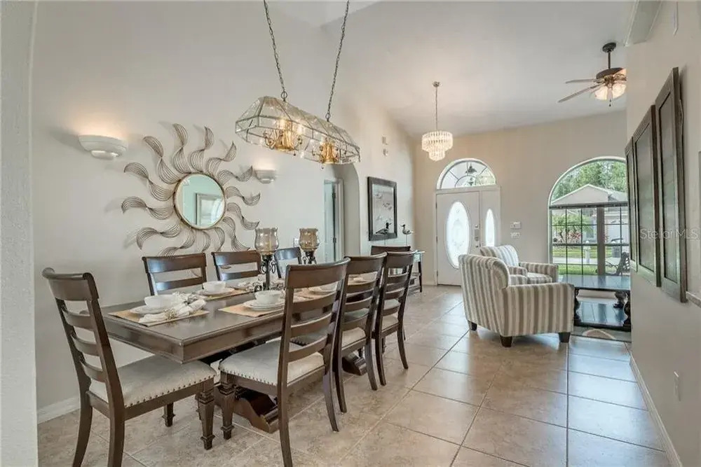 Impressive 5br, Pool, Lake, Disney 10 Minutes 5 Bedroom Home
