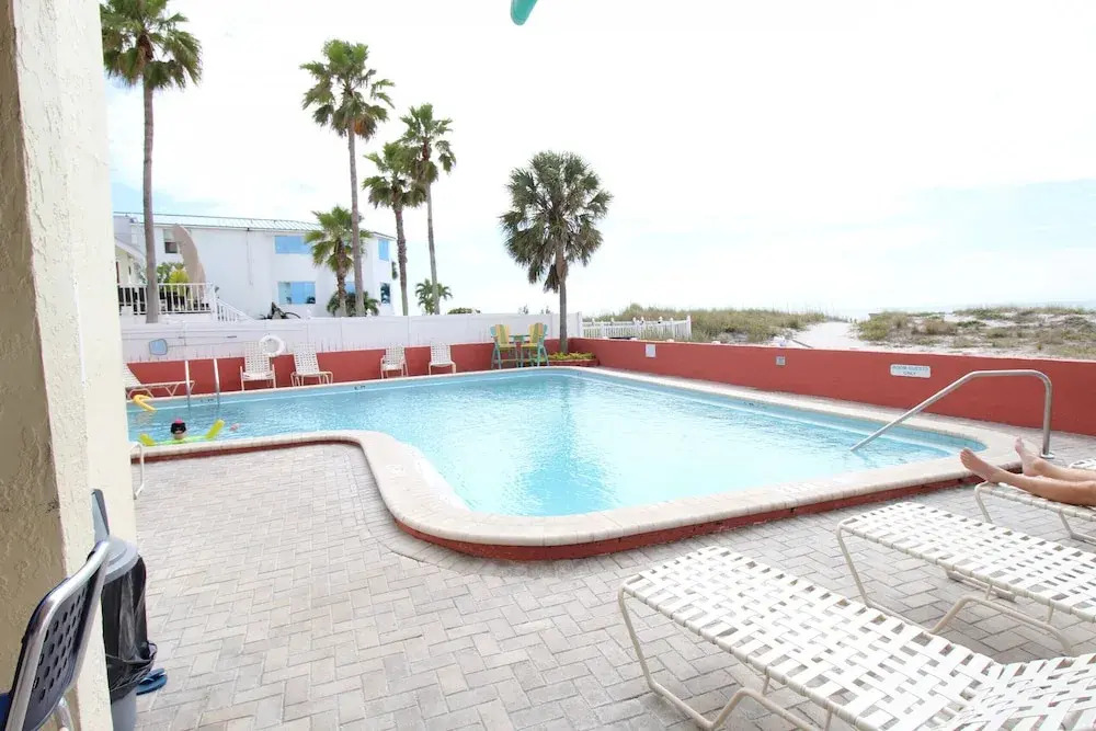 Cozy 5th Floor Waterview Condo