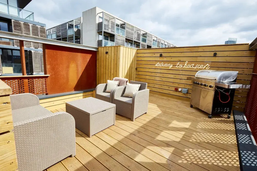 The Roof Gardens - Modern 3bdr Next to Sport Fields