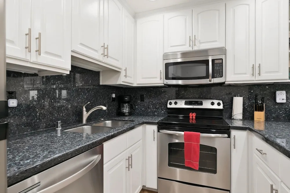 All-suite Pierside W/ Ocean-view Balconies 2 Bedroom Condo