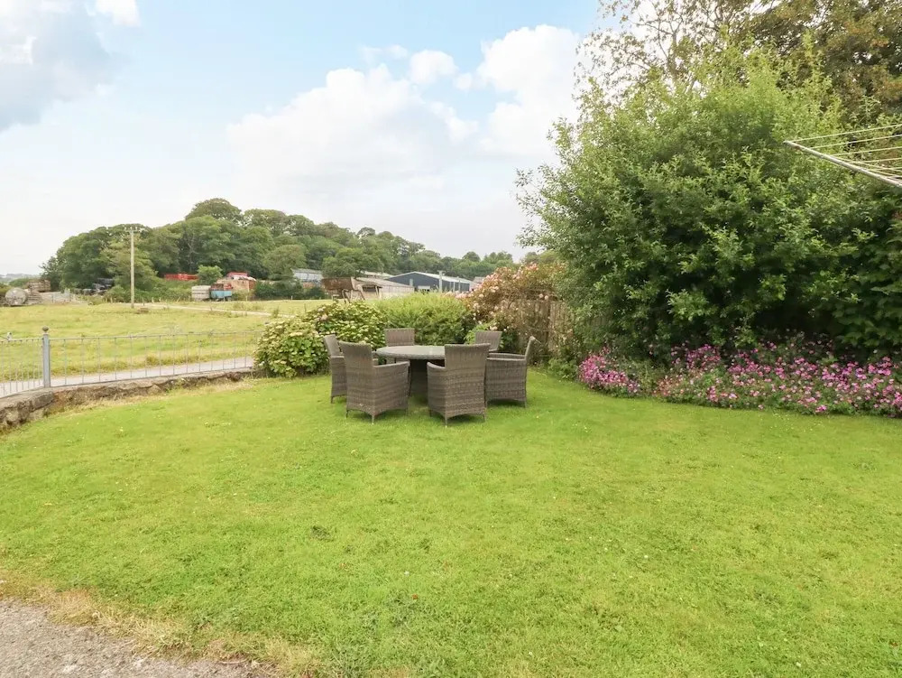 Dinas Farmhouse Annex