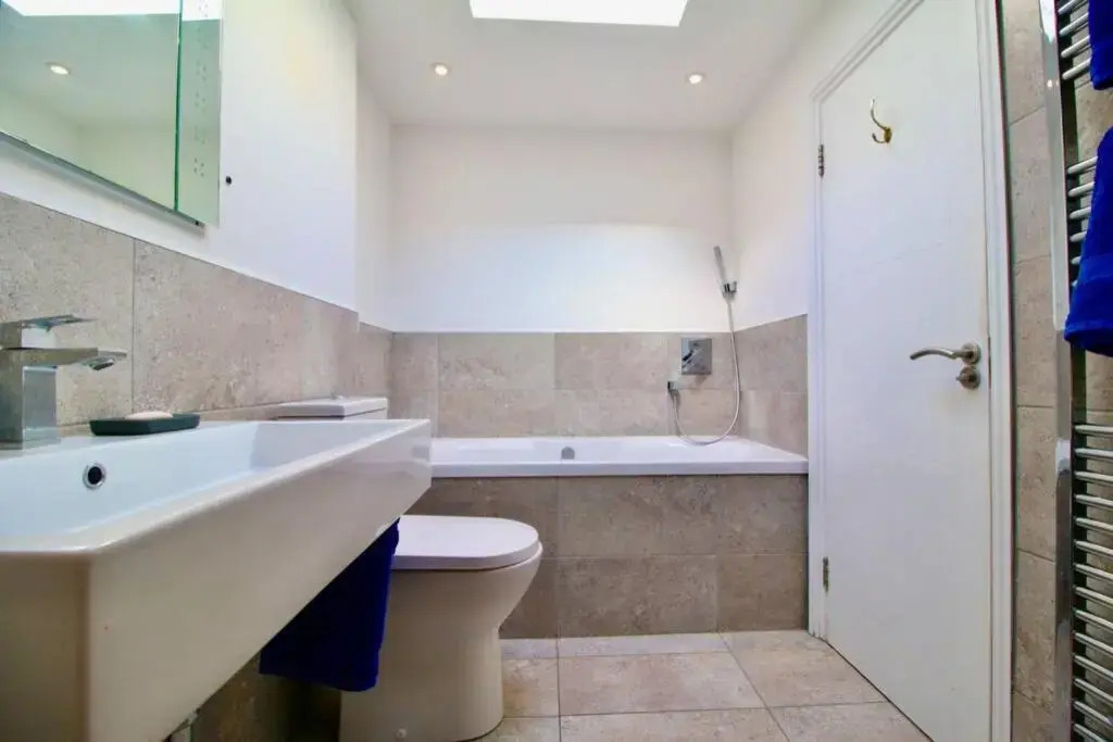 Serenity "your calm seafront retreat" By Air Premier