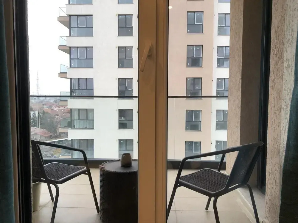 West Park 2 Residence by Lake View