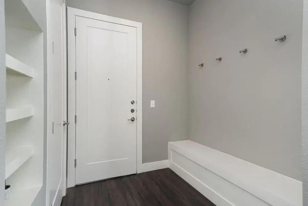 1 BR and 2 BR near Downtown by Frontdesk