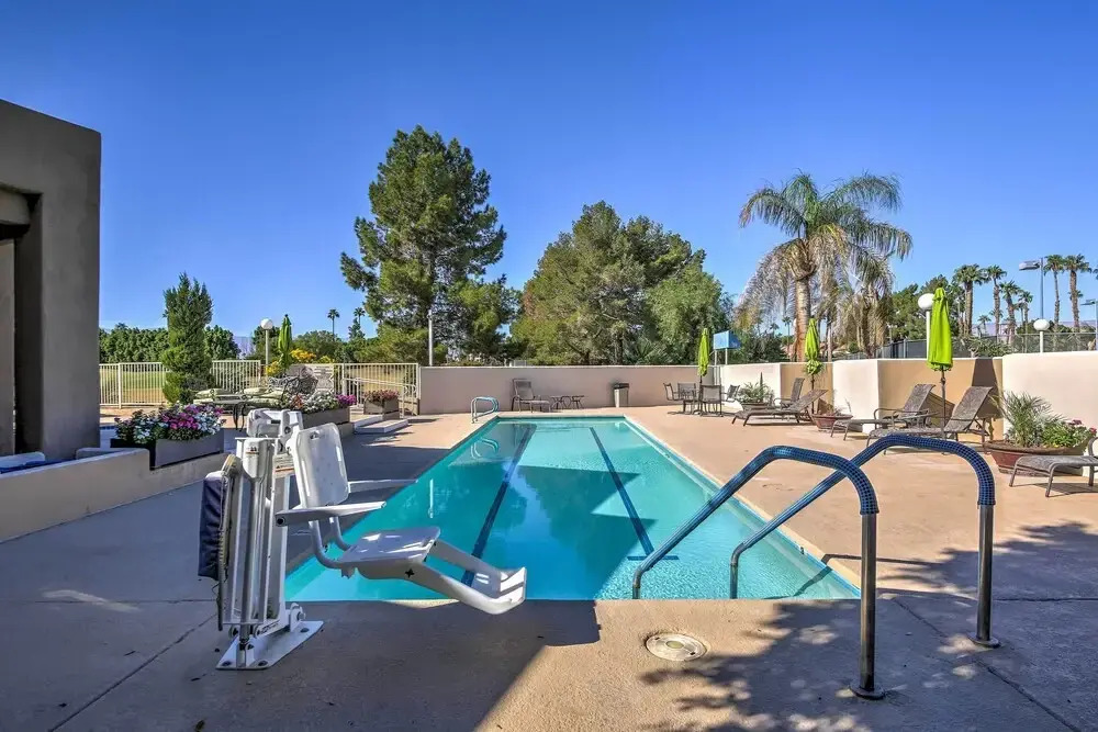 Resort Pools + Golf: Palm Springs Condo!
