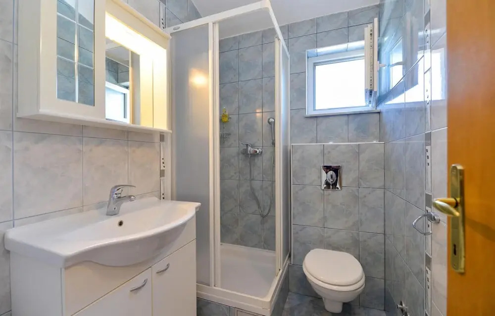 Nice Apartment in Starigrad Paklenica With Wifi and 2 Bedrooms
